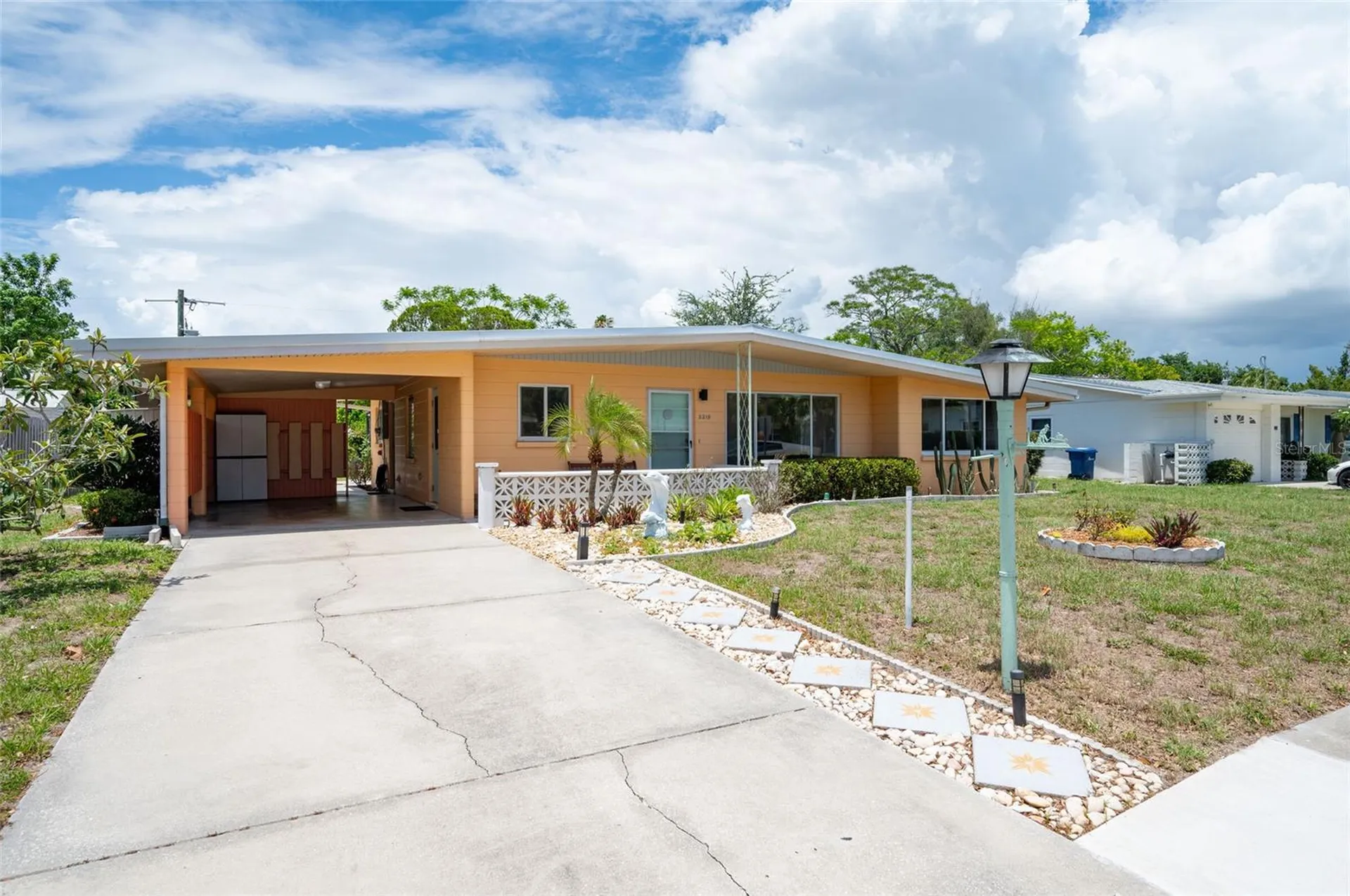 2215 Grove Street Sarasota FL 34239