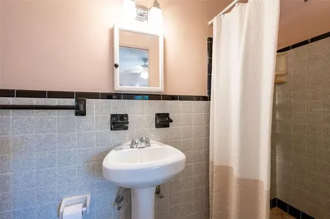 2215 Grove Street Sarasota FL 34239