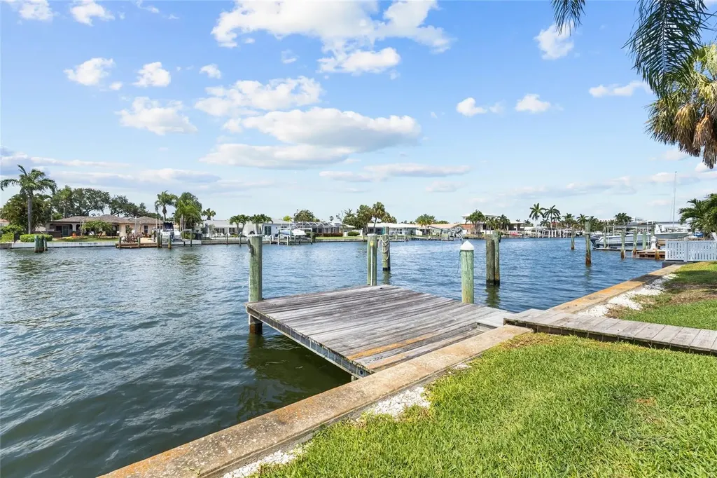 4133 49th Avenue S St Petersburg FL 33711