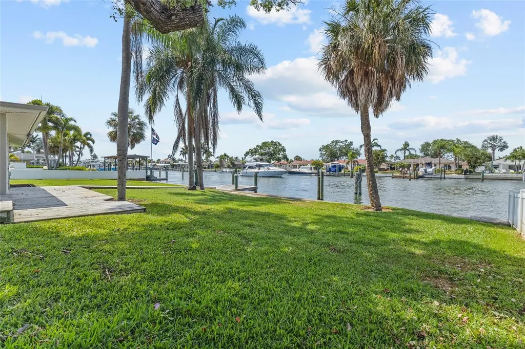 4133 49th Avenue S St Petersburg FL 33711