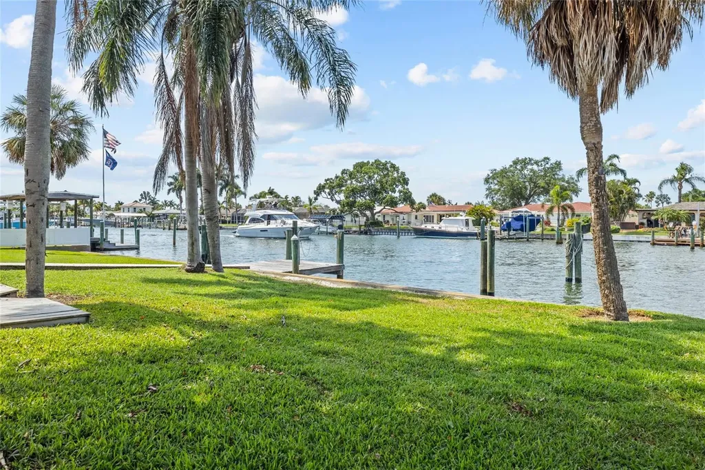 4133 49th Avenue S St Petersburg FL 33711