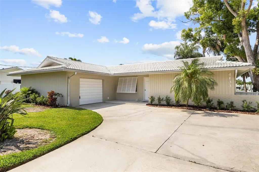 4133 49th Avenue S St Petersburg FL 33711