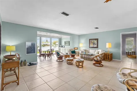 4133 49th Avenue S St Petersburg FL 33711