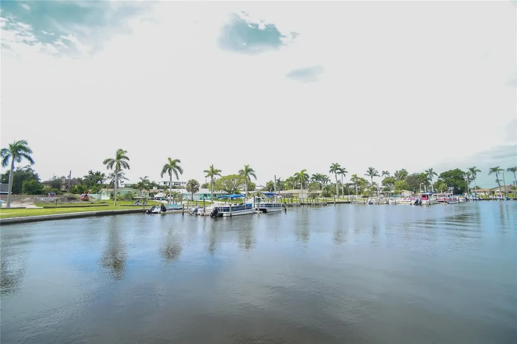 7812 San Juan Avenue Bradenton FL 34209