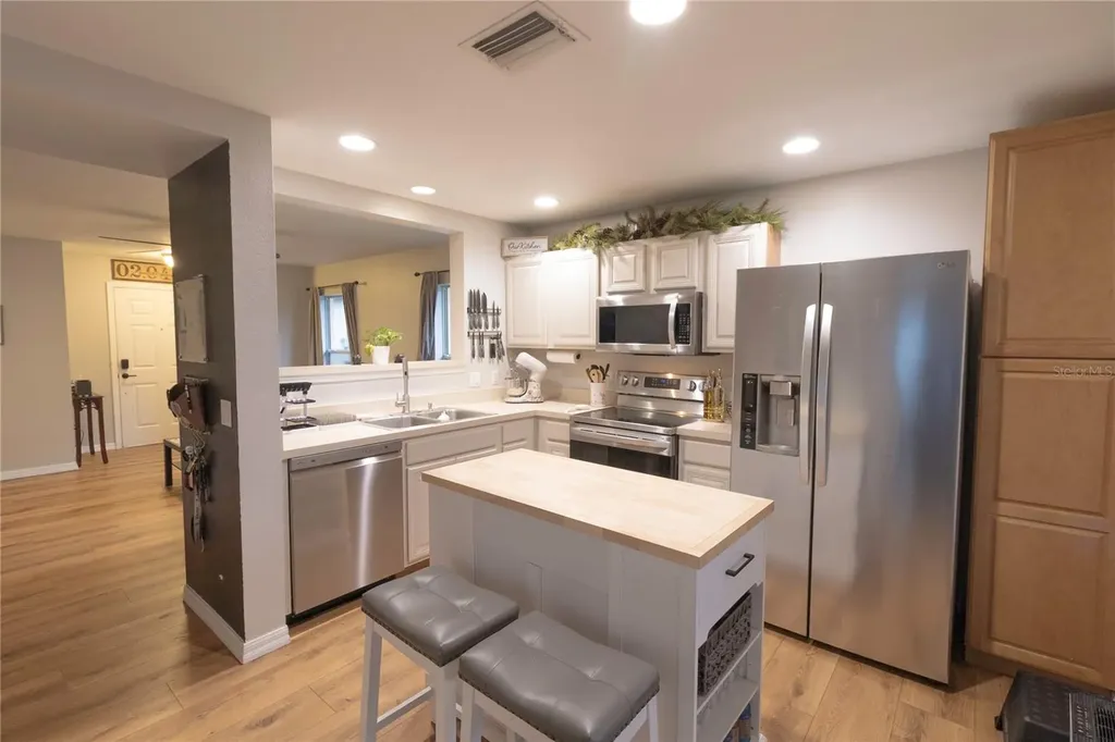 11910 Mango Groves Boulevard Seffner FL 33584