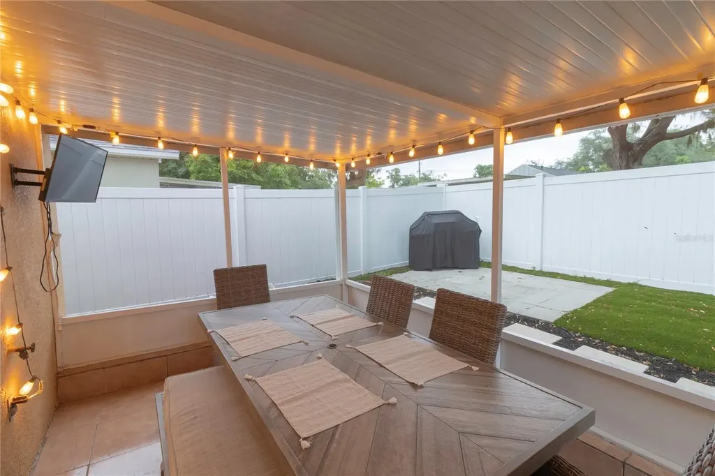 11910 Mango Groves Boulevard Seffner FL 33584