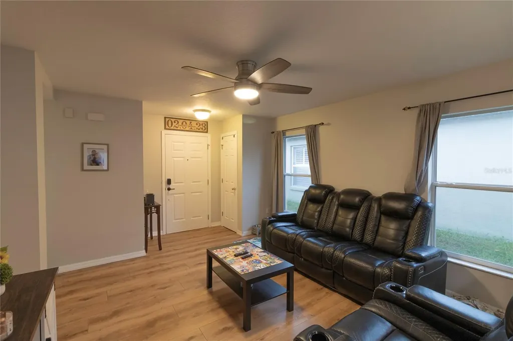 11910 Mango Groves Boulevard Seffner FL 33584
