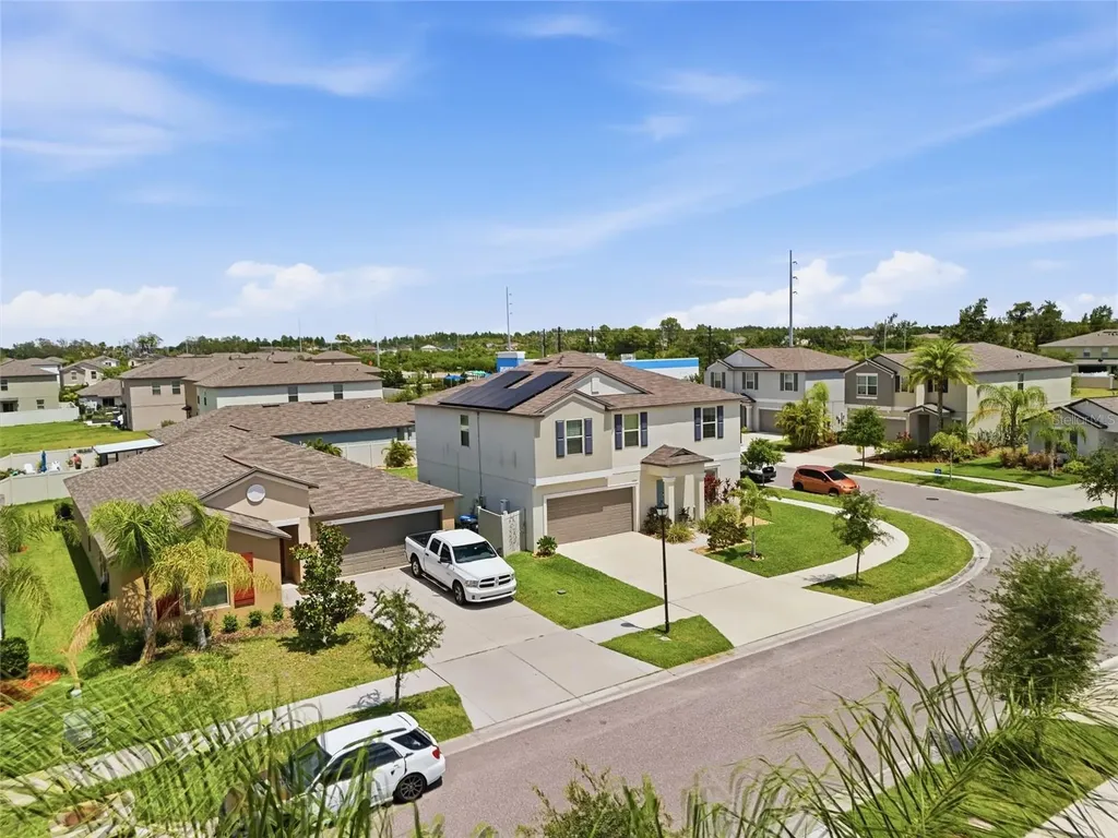 5052 White Chicory Drive Apollo Beach FL 33572