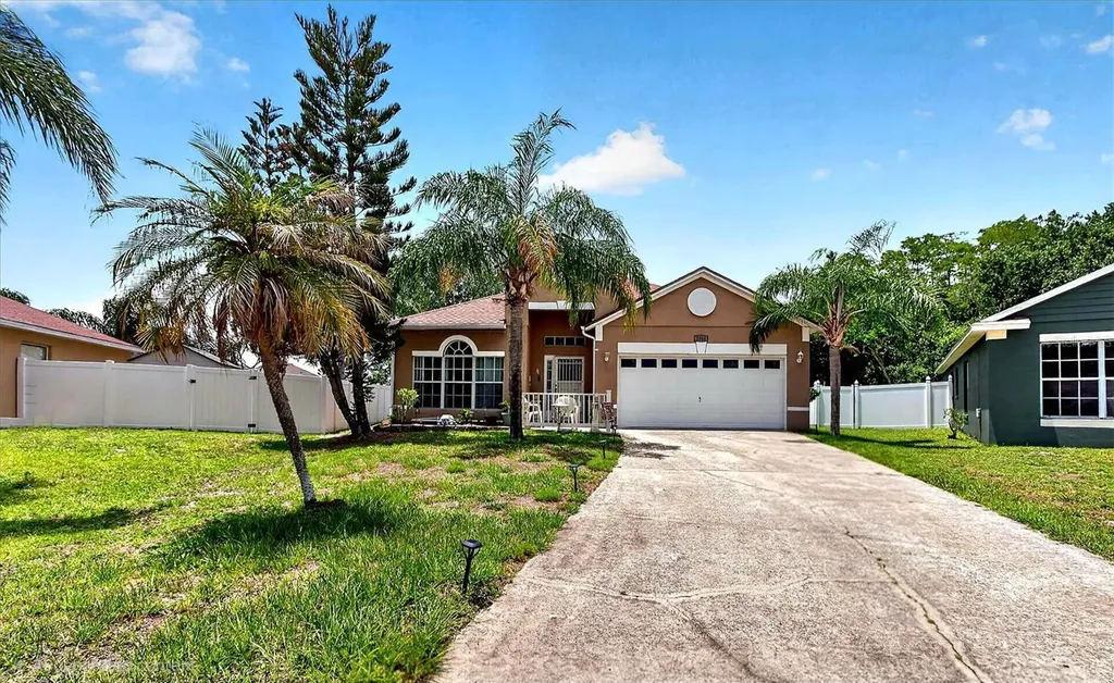 2304 Saphire Court Kissimmee FL 34743