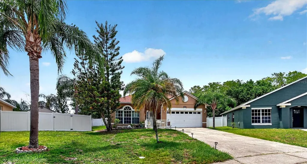 2304 Saphire Court Kissimmee FL 34743