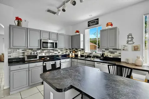 2304 Saphire Court Kissimmee FL 34743