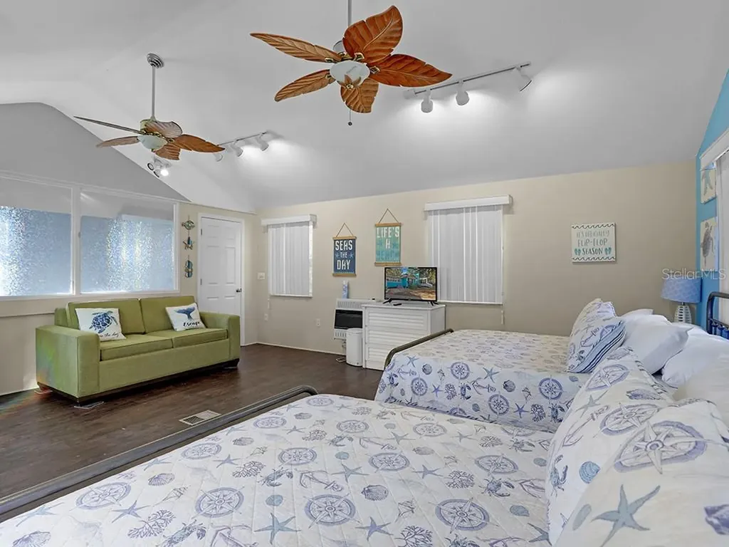 112 8th Street NE Steinhatchee FL 32359