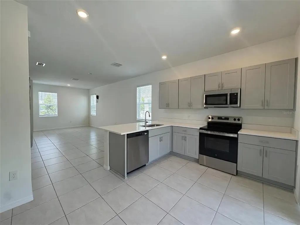 3093 Skyline Loop Kissimmee FL 34758