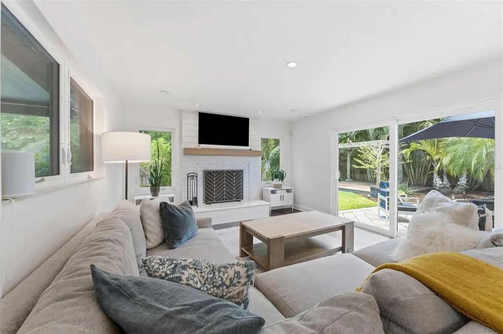4096 38th Street S St Petersburg FL 33711