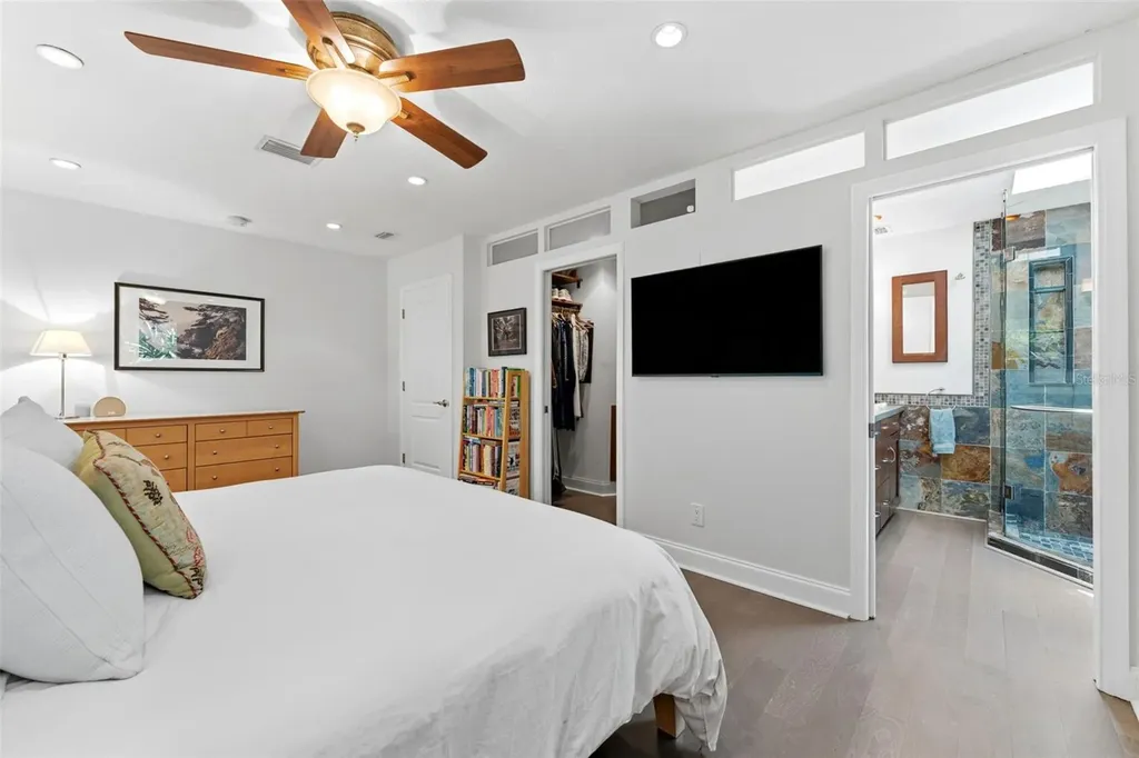 4096 38th Street S St Petersburg FL 33711