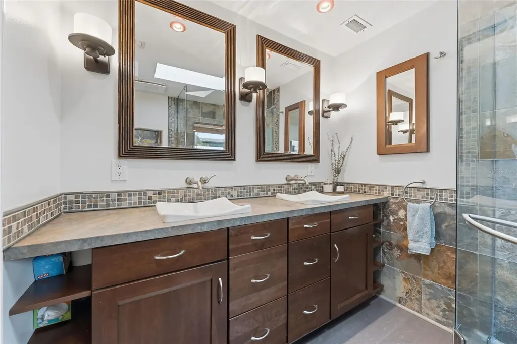 4096 38th Street S St Petersburg FL 33711