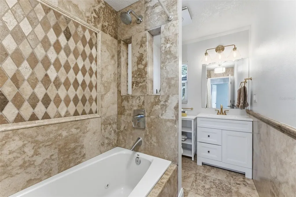 4096 38th Street S St Petersburg FL 33711