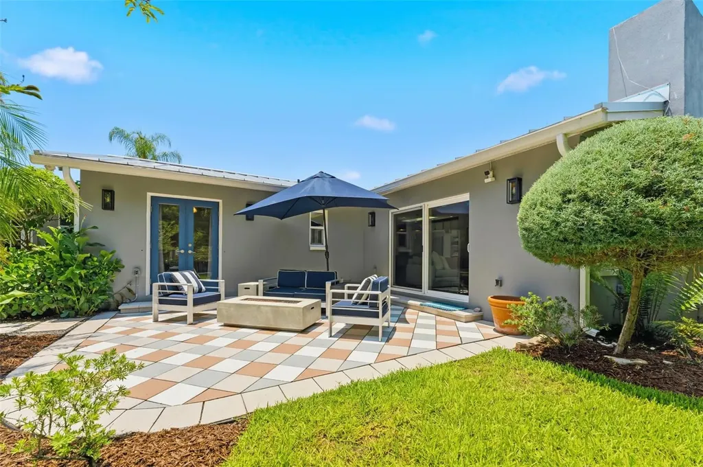 4096 38th Street S St Petersburg FL 33711