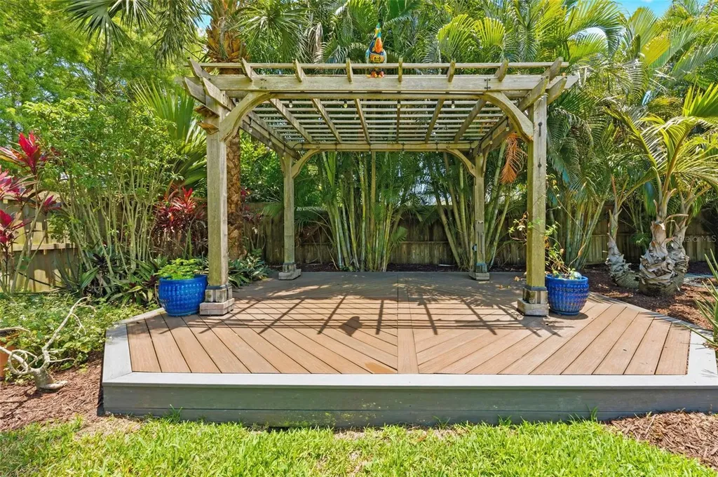4096 38th Street S St Petersburg FL 33711