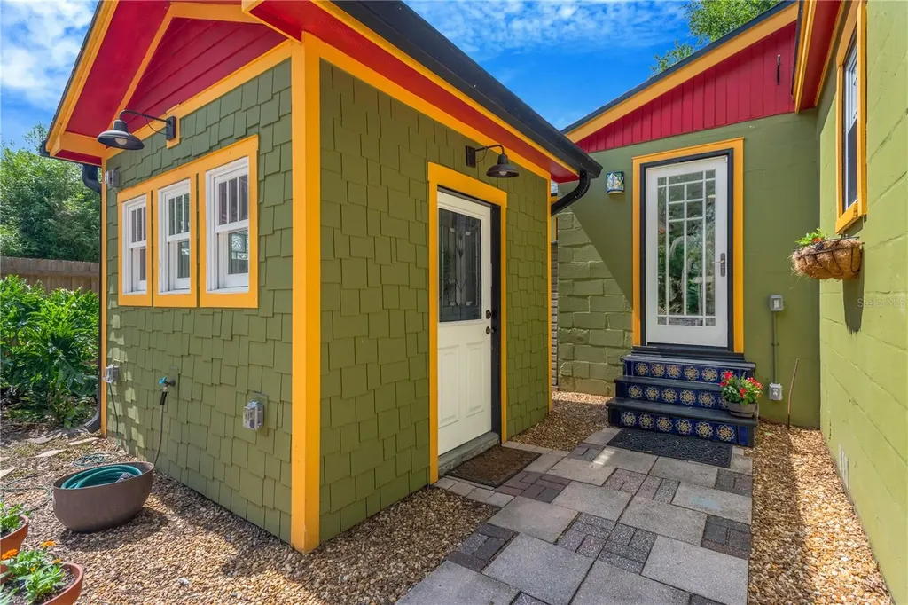 1427 E Powhatan Avenue Tampa FL 33604