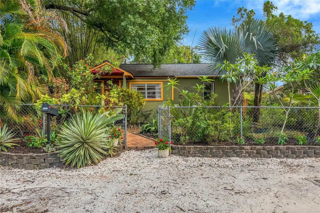 1427 E Powhatan Avenue Tampa FL 33604