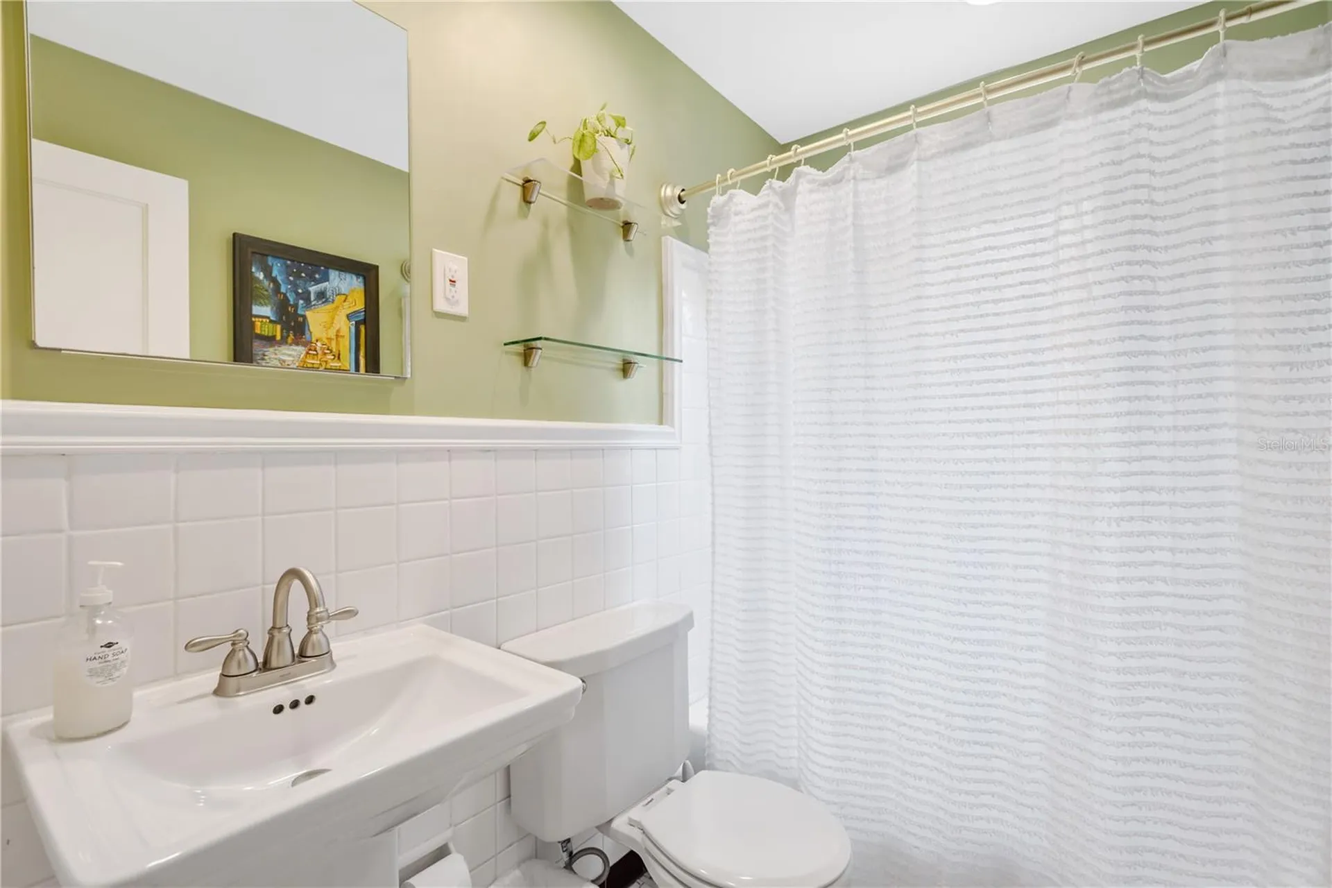 1427 E Powhatan Avenue Tampa FL 33604