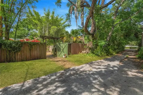 1427 E Powhatan Avenue Tampa FL 33604