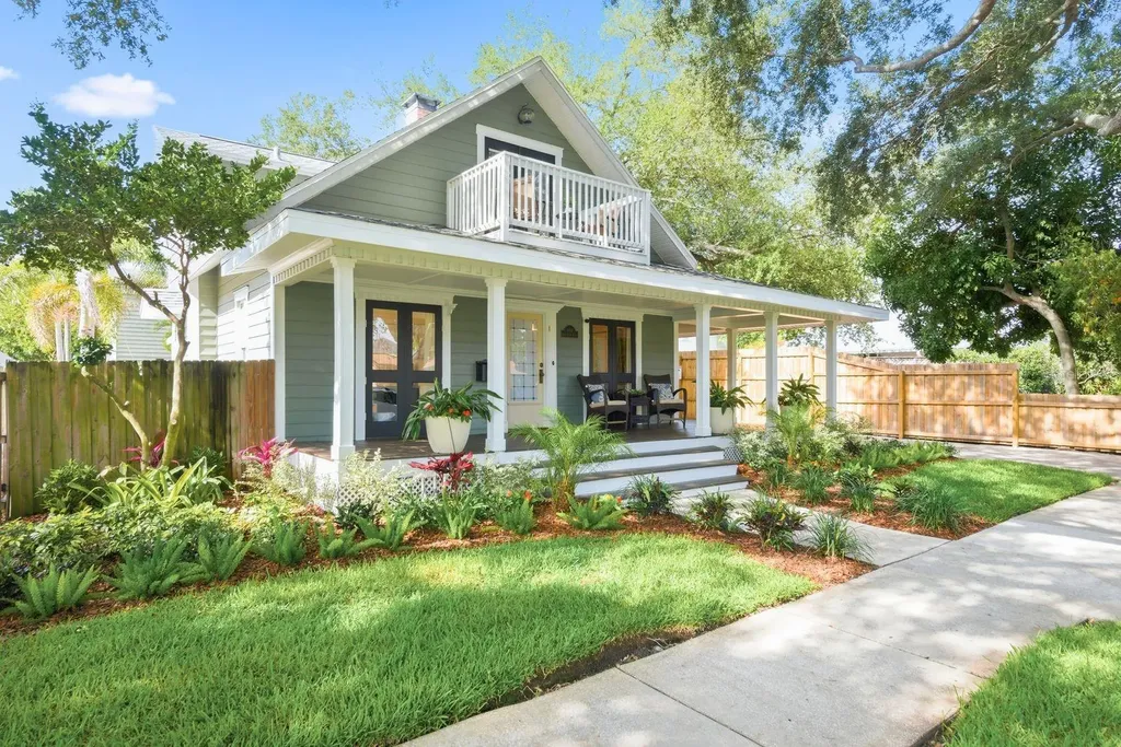 888 16th Avenue N St Petersburg FL 33704