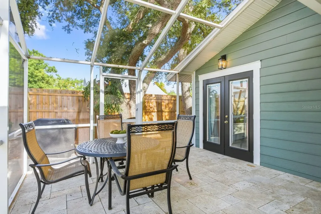 888 16th Avenue N St Petersburg FL 33704