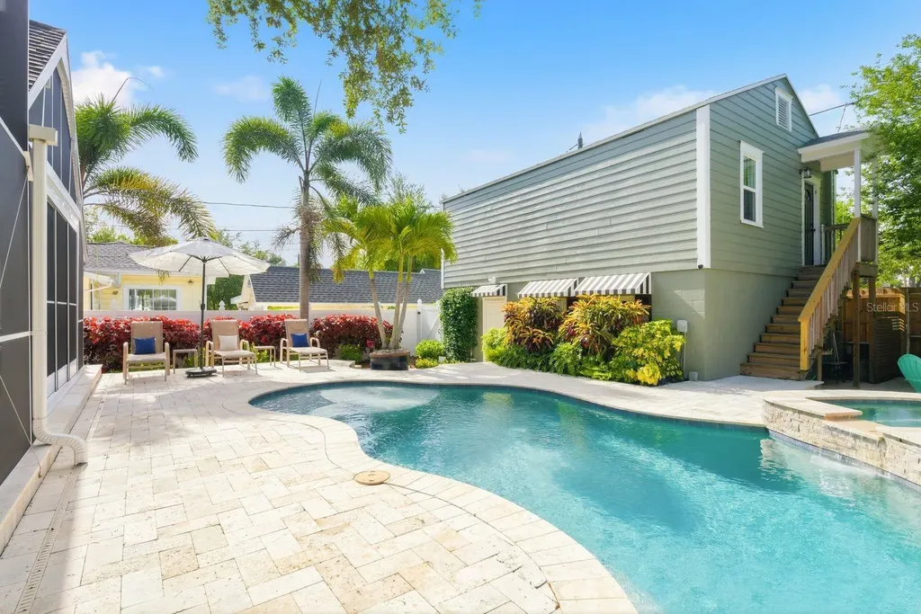 888 16th Avenue N St Petersburg FL 33704