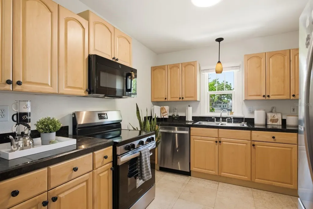 888 16th Avenue N St Petersburg FL 33704