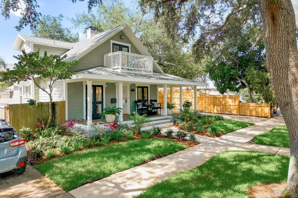 888 16th Avenue N St Petersburg FL 33704
