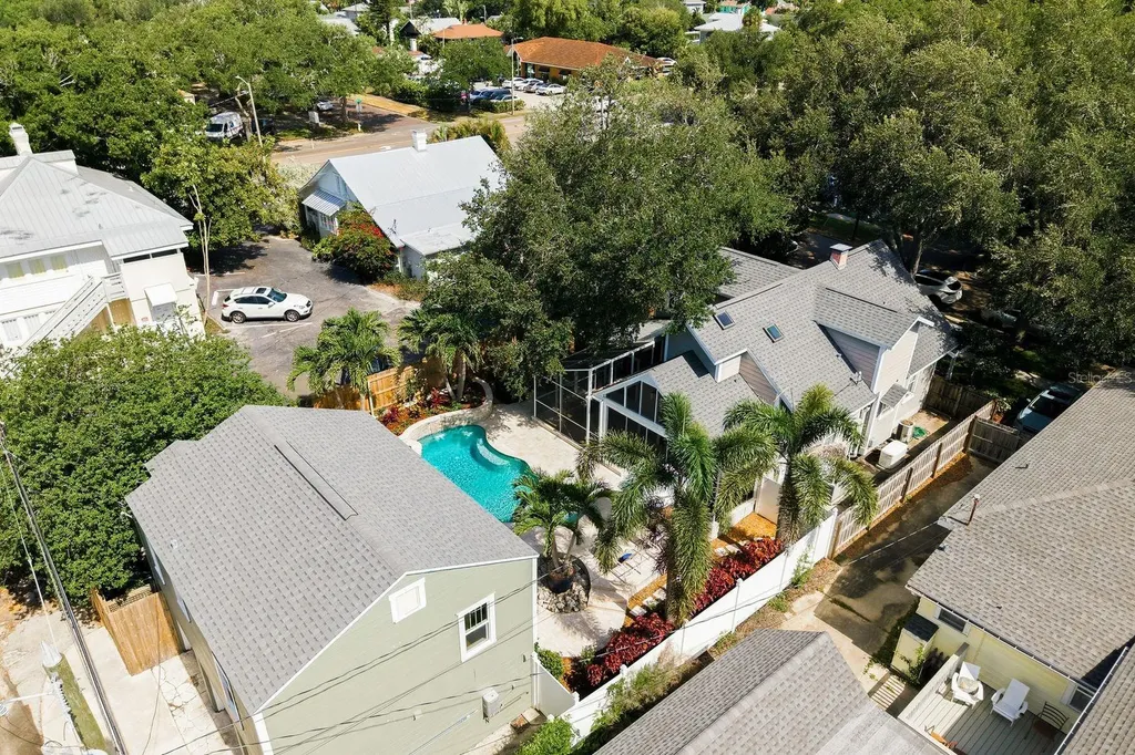888 16th Avenue N St Petersburg FL 33704