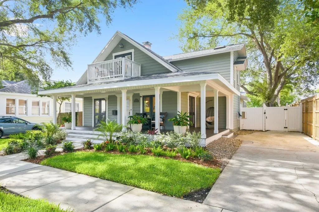 888 16th Avenue N St Petersburg FL 33704
