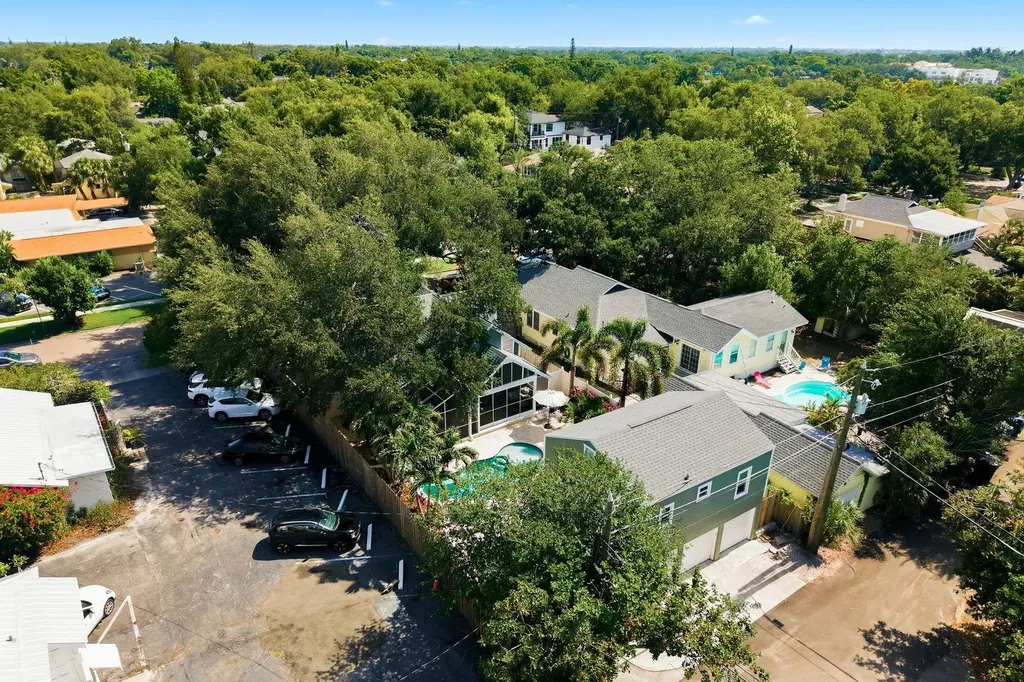 888 16th Avenue N St Petersburg FL 33704