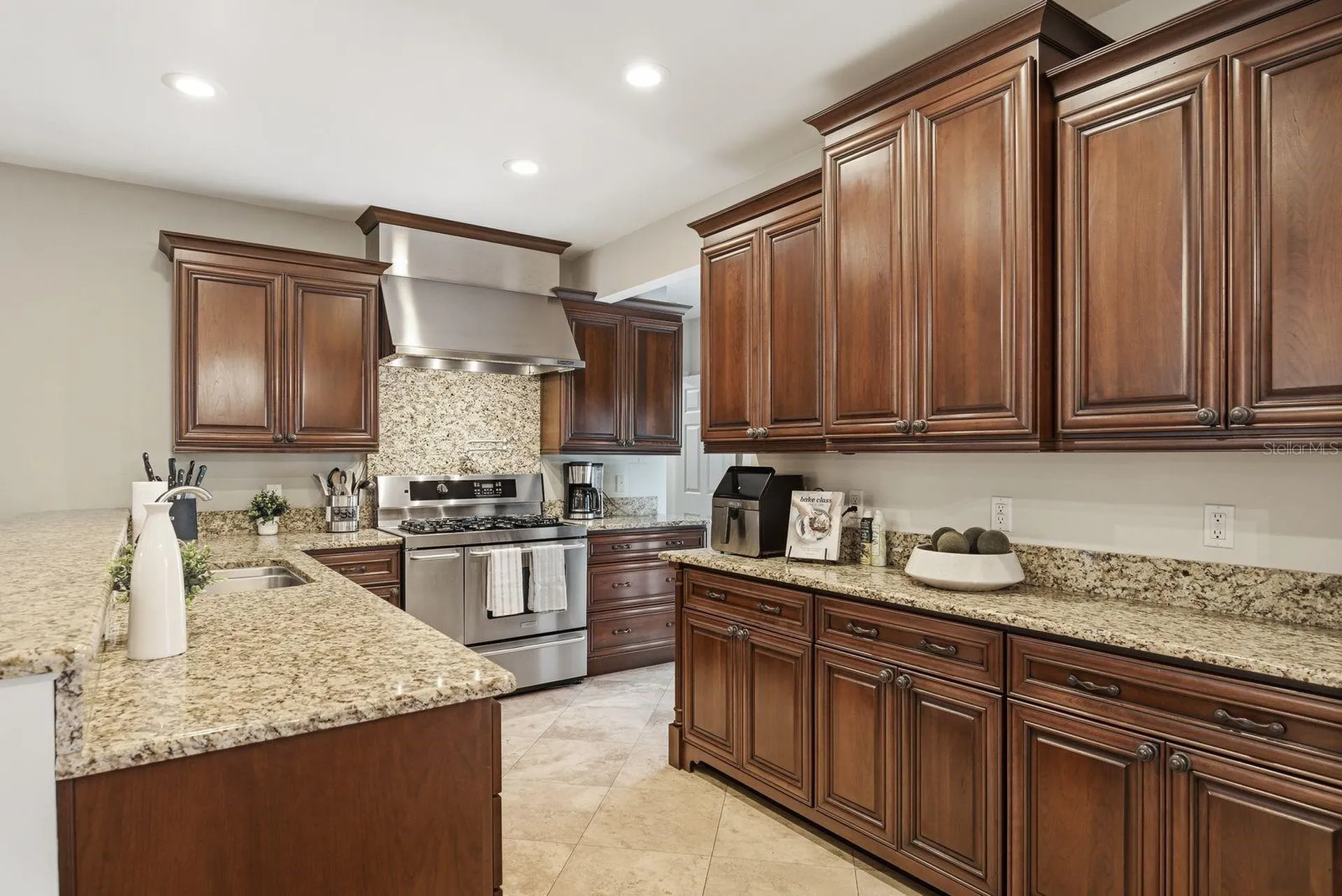 888 16th Avenue N St Petersburg FL 33704