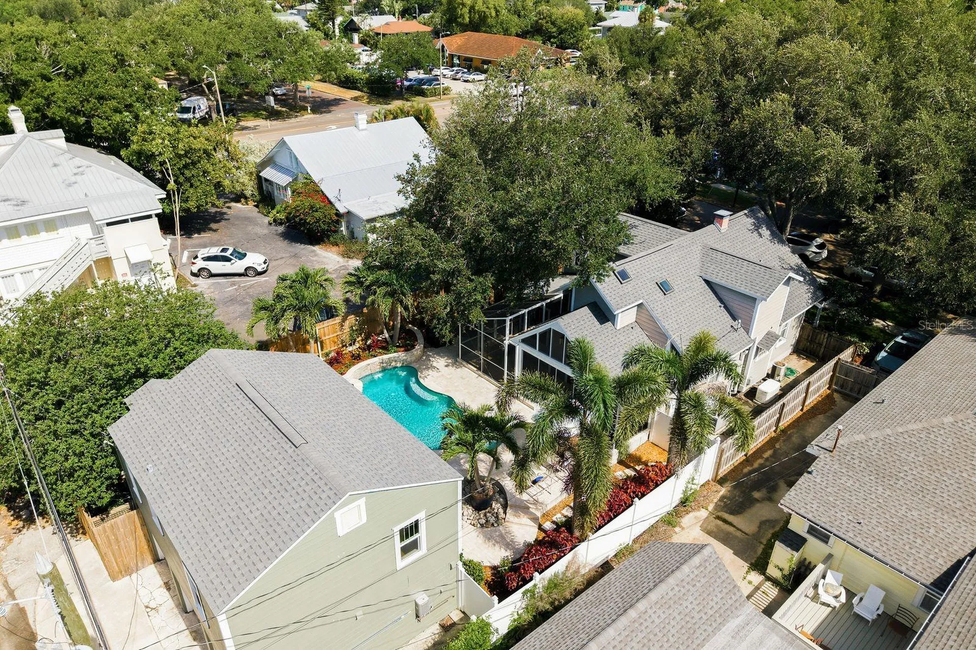 888 16th Avenue N St Petersburg FL 33704