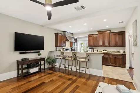 888 16th Avenue N St Petersburg FL 33704