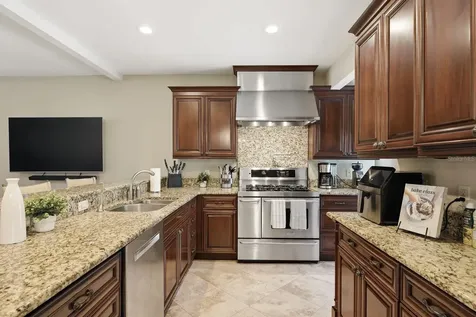 888 16th Avenue N St Petersburg FL 33704