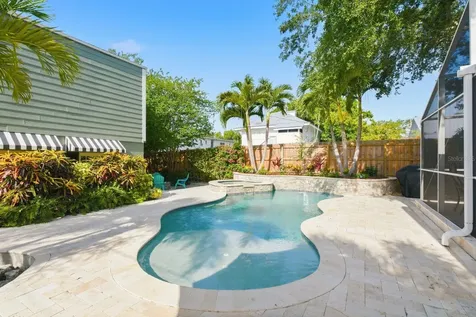 888 16th Avenue N St Petersburg FL 33704