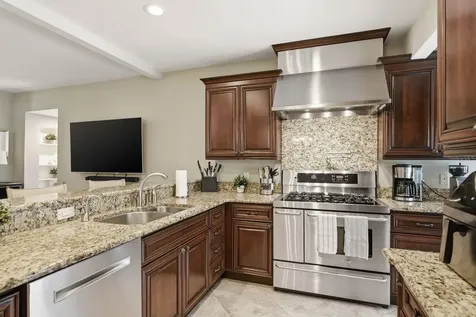 888 16th Avenue N St Petersburg FL 33704