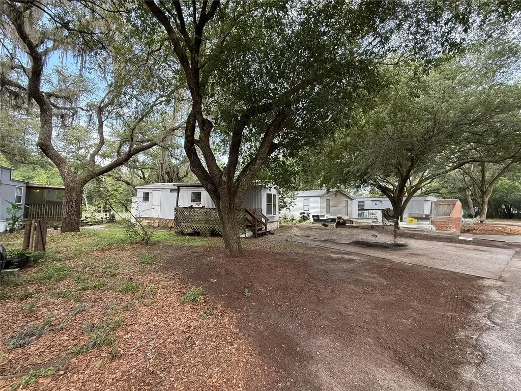 14455 E Highway 25 Ocklawaha FL 32179