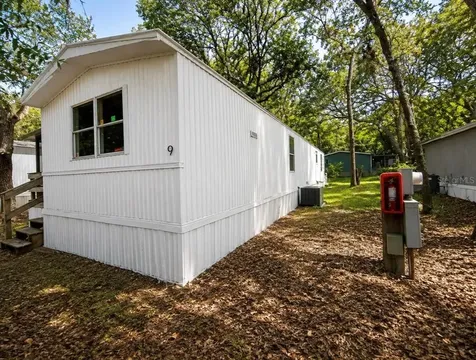 14455 E Highway 25 Ocklawaha FL 32179