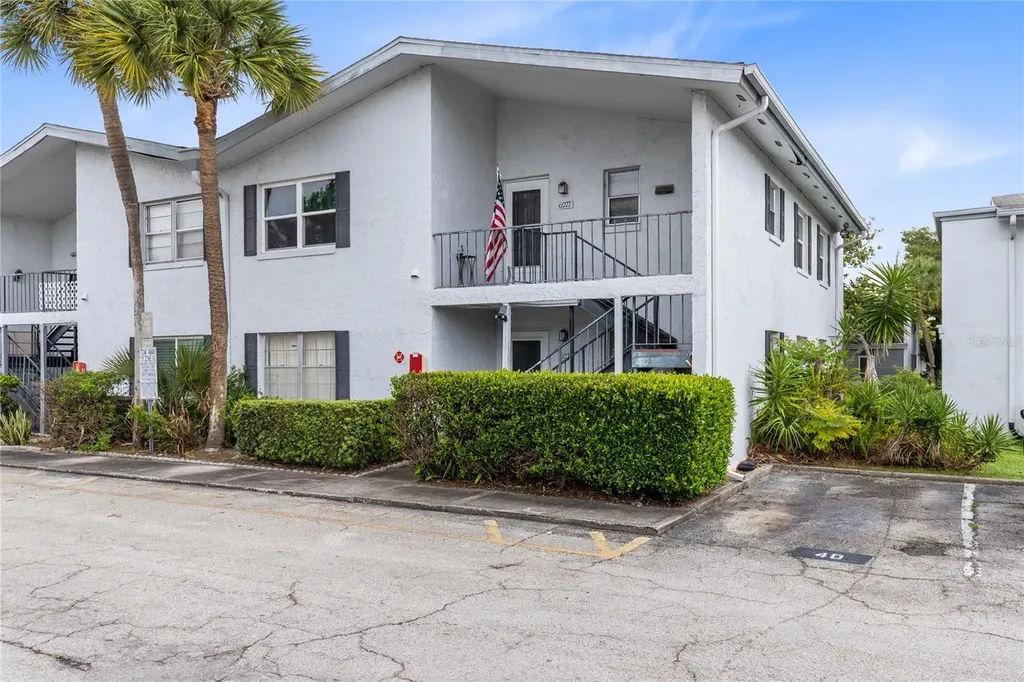 6075 Amberly Court Orlando FL 32822