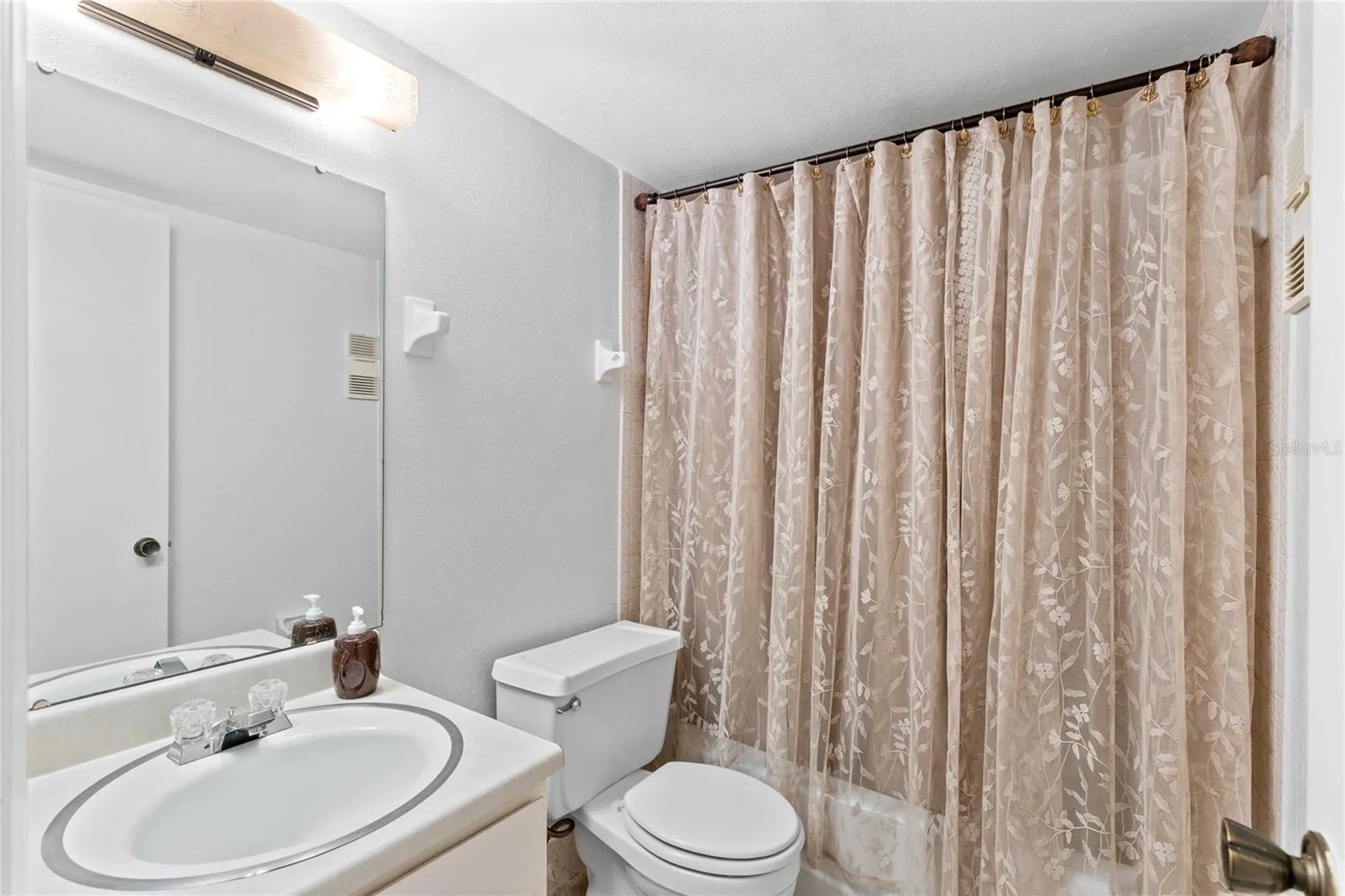 6075 Amberly Court Orlando FL 32822