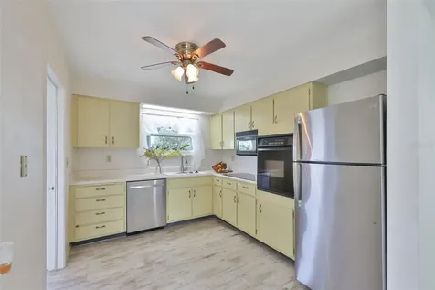 1216 Valley Forge Boulevard Sun City Center FL 33573