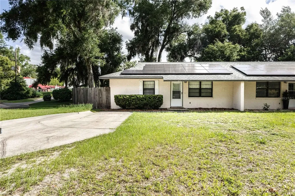 301 Curry Street Wildwood FL 34785