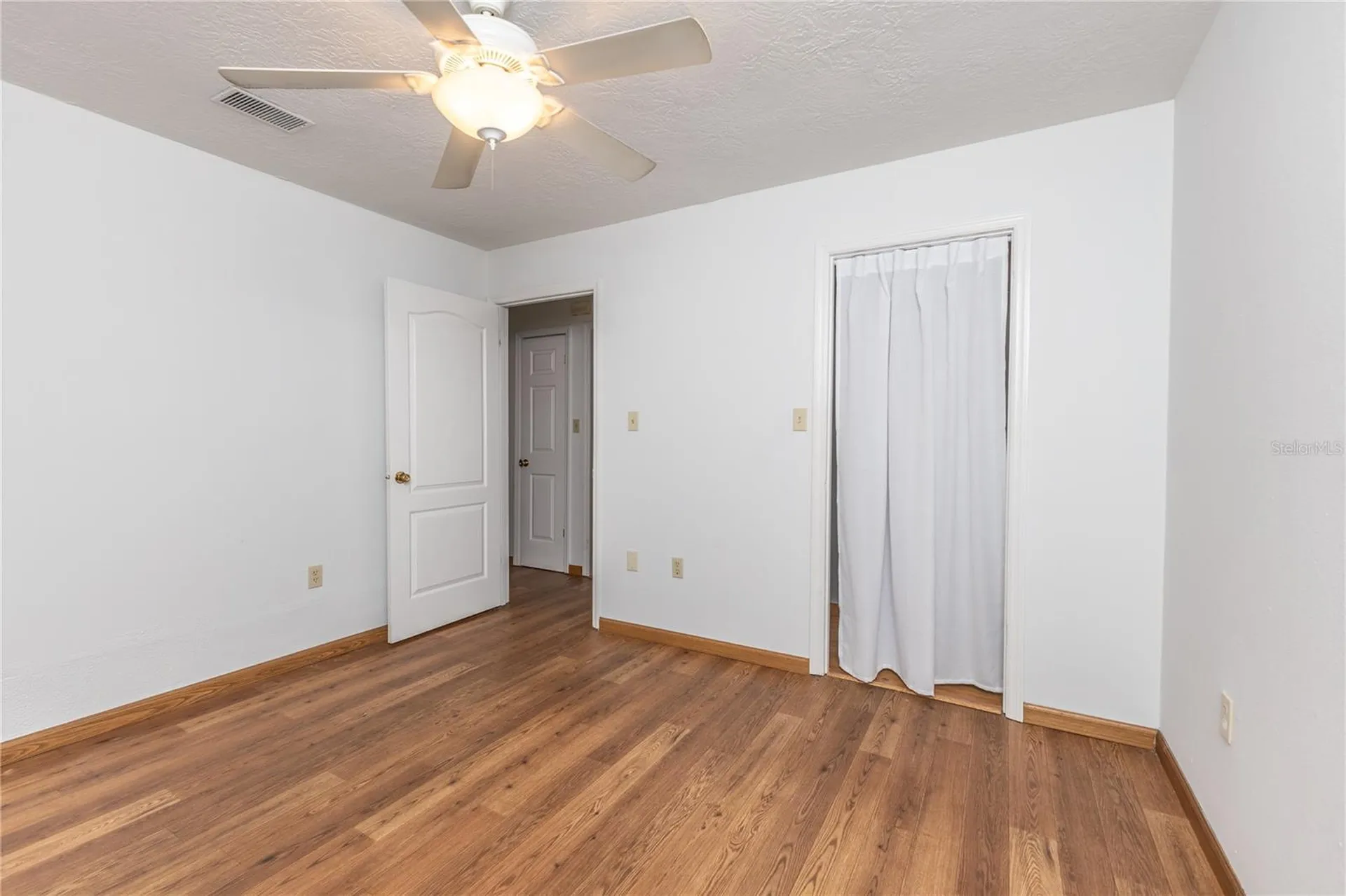 301 Curry Street Wildwood FL 34785