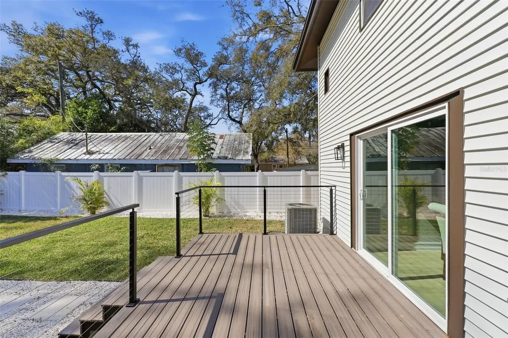 727 16th Ave NW Largo FL 33770