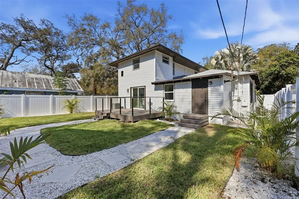 727 16th Ave NW Largo FL 33770
